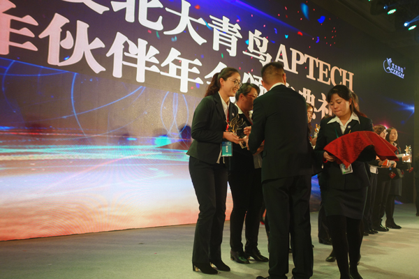 鄭州北大青鳥APTECH2016年會(huì)喜獲總部四重大獎(jiǎng)