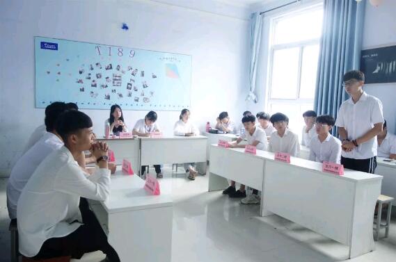 鄭州北大青鳥翔天信鴿S1 T195班辯論圓滿結(jié)束