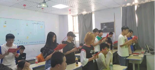 鄭州北大青鳥翔天信鴿Q1901與Q1902班班委任命儀式
