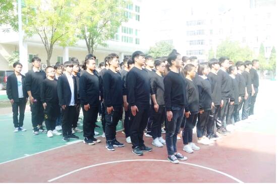鄭州北大青鳥翔天信鴿第三期軍訓匯演