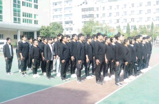 鄭州北大青鳥翔天信鴿第三期軍訓匯演