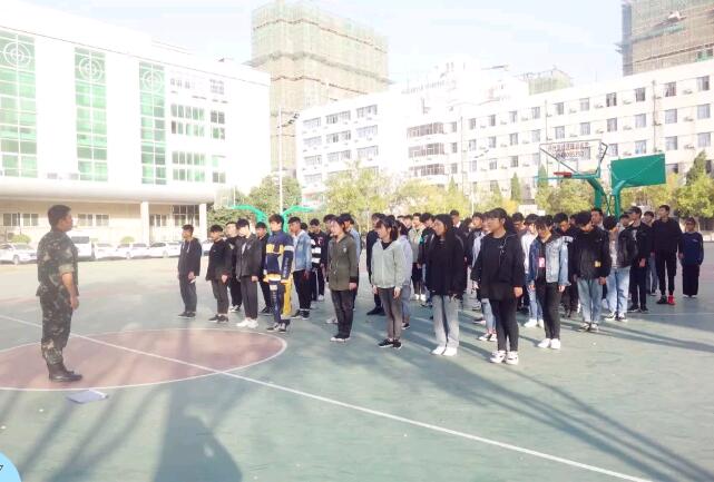 鄭州北大青鳥翔天信鴿第四期軍訓