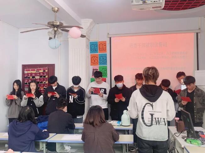 鄭州北大青鳥翔天信鴿T329班班委競(jìng)選與班委任命儀式圓滿舉辦