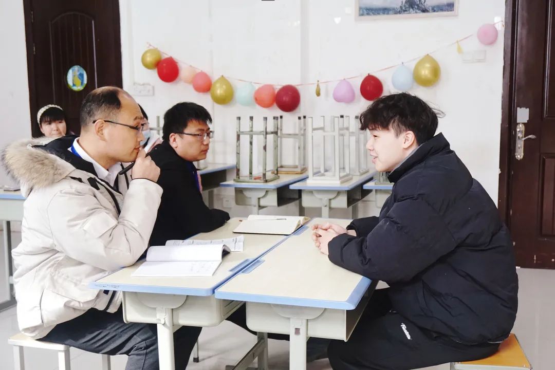 鄭州北大青鳥翔天信鴿學(xué)校學(xué)員們的模擬面試活動