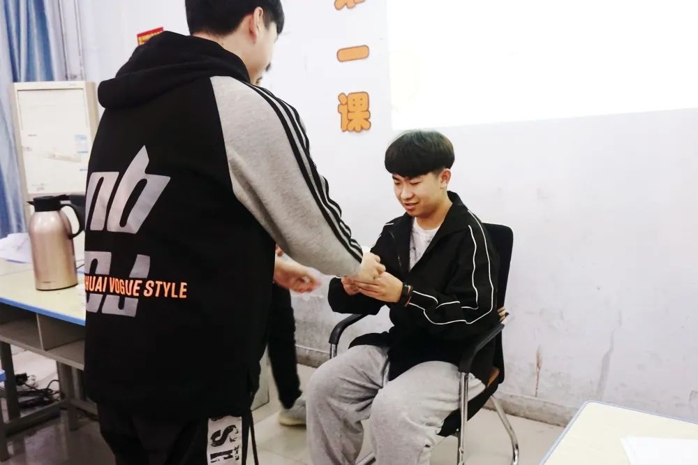 ݱBW(xu)УT187ݎAMek
