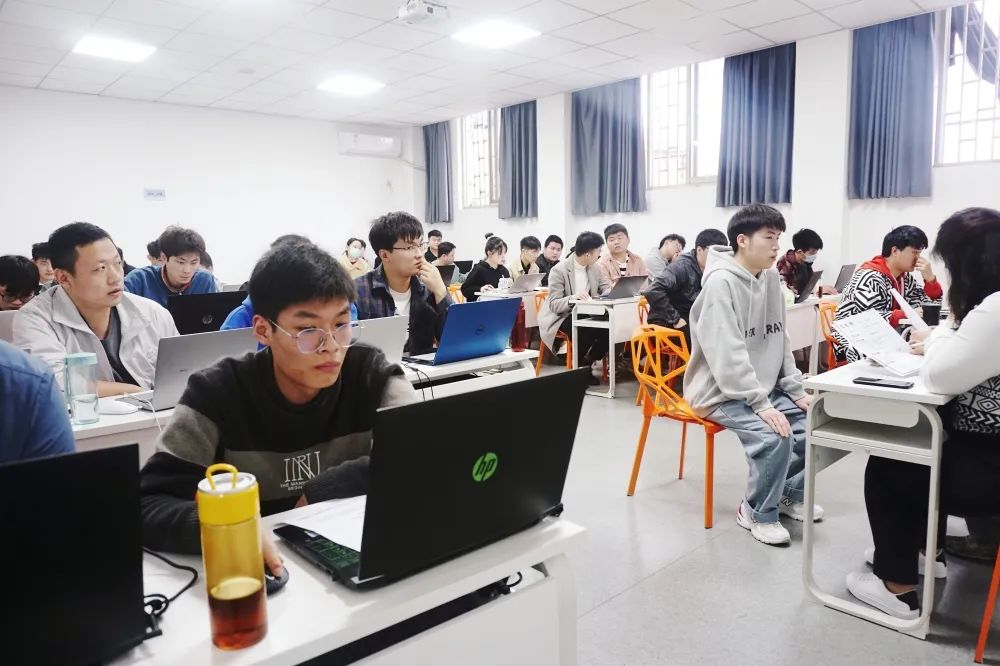在內(nèi)卷和AI之下計算機專業(yè)是不是很不推薦了