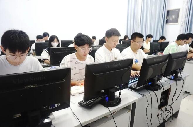 適合高中畢業(yè)生上的IT職業(yè)學(xué)校