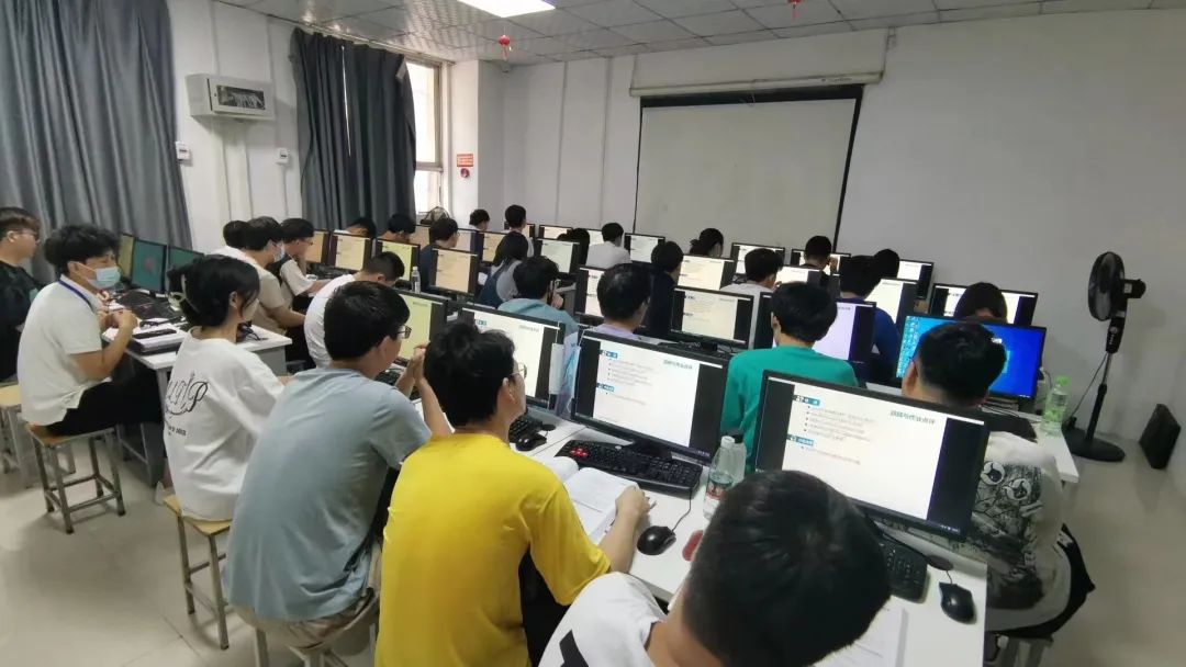 鄭州目前還在招生的中專技校呢